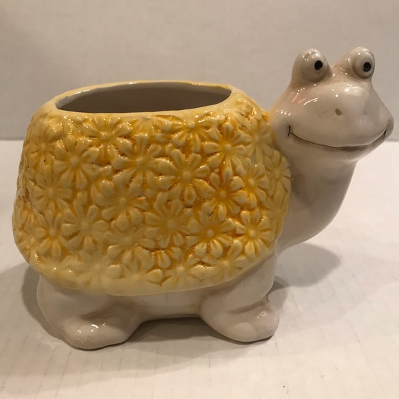 Ceramic Frog Planter White With Yellow Flowers On Shell 4.25”x 6.50” - Picture 2 of 7